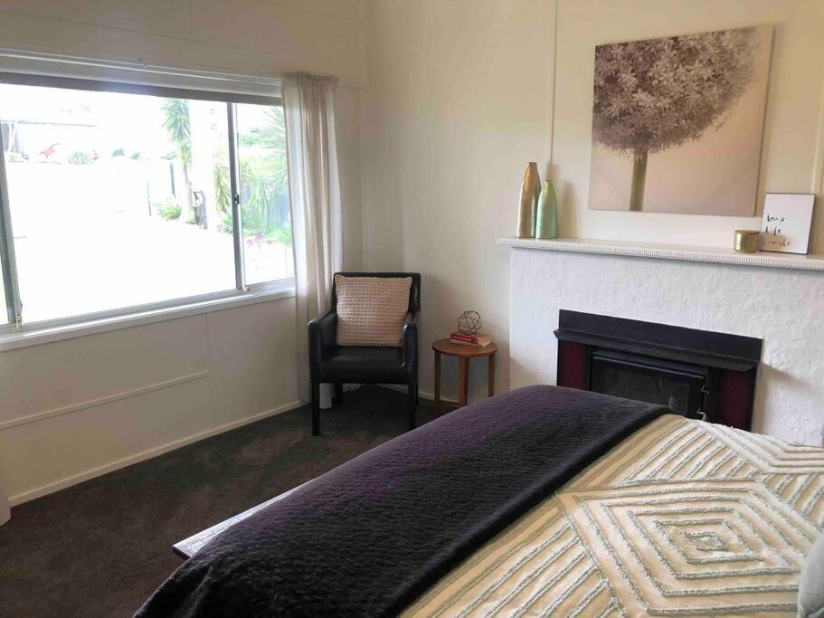 Marjalis Cottage, Your Perfect Country Getaway! Holiday home Wonthaggi