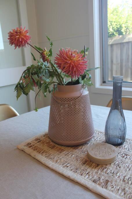 Marjalis Cottage, Your Perfect Country Getaway! Wonthaggi